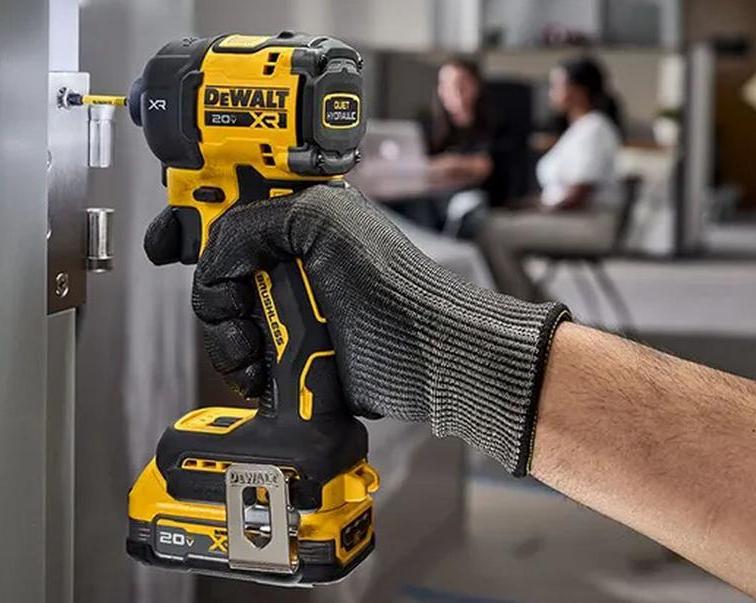Dewalt представил новый масляный ударный шуруповерт DCF870 / Инструменты и запчасти / iXBT Live