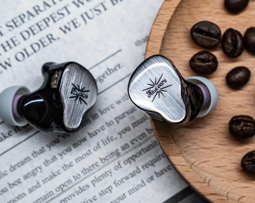 Компания Kiwi Ears представила новые гибридные наушники KE4 на двух изобарически расположенных динамиках / Аудио и звук / iXBT Live